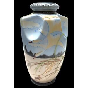 ANTIQUE HAND PAINTED NIPPON MORIAGE VASE FLYING SWANS GEESE Unique Shape 5.25